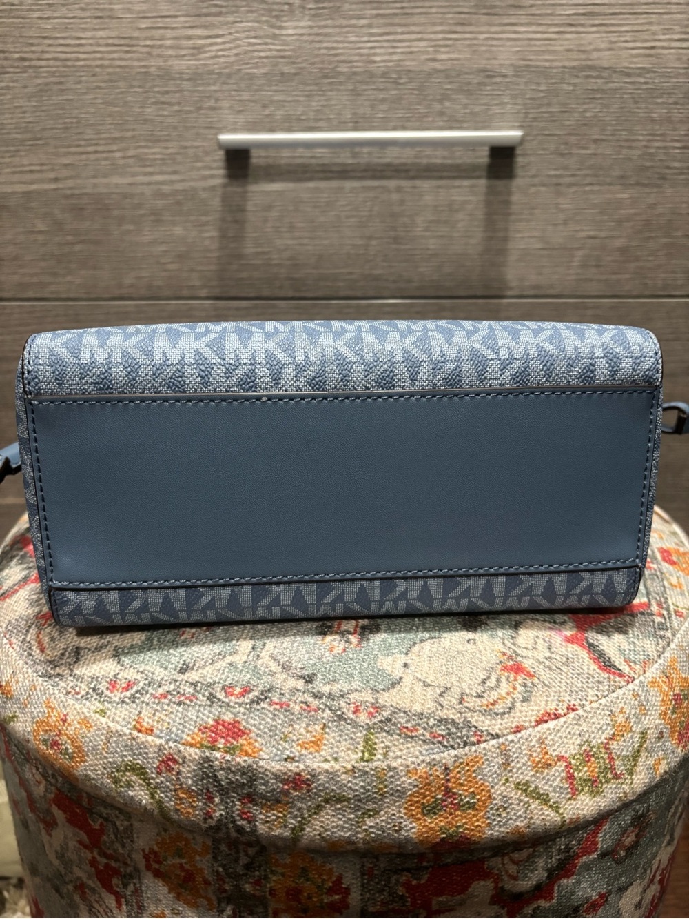 ✨ NWT Michael Kors Voyager Extra-Small Signature Logo Tote Bag - Denim Blue ✨ - Picture 3 of 6